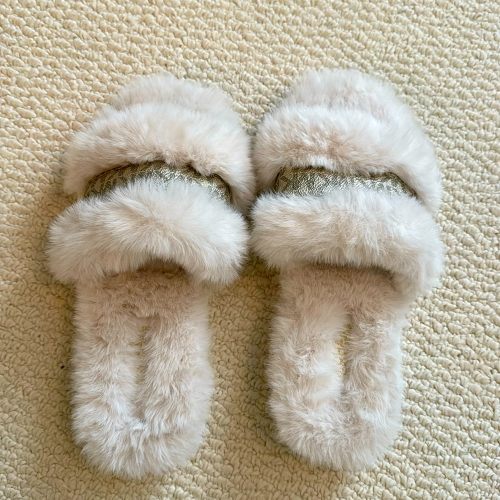 MK slippers size 6